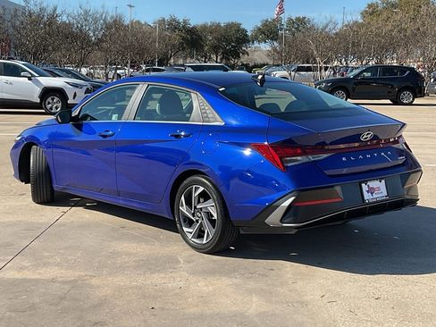 Used 2025 Hyundai Elantra Limited image 7