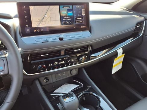 Certified 2025 Nissan Rogue SL w/ Tech Package image 7