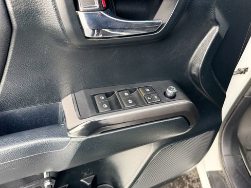 Used 2017 Toyota Tacoma TRD Off-Road w/ Premium & Technology Package image 25