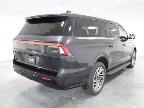 New 2027 Lincoln Navigator L Premier RWD image 8
