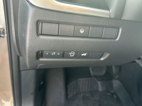 Used 2025 Nissan Rogue SV AWD/4WD image 14