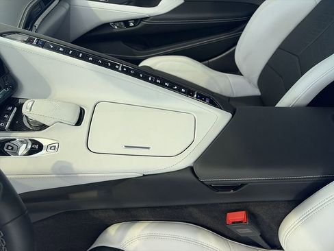 Used 2025 Chevrolet Corvette Stingray Premium Conv w/ Z51 Performance Package image 18