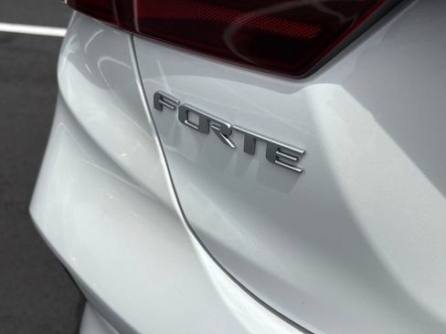 Used 2024 Kia Forte LXS FWD image 5