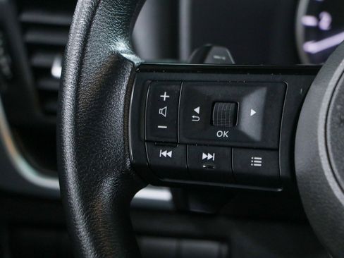 Used 2023 Nissan Rogue SV FWD image 13