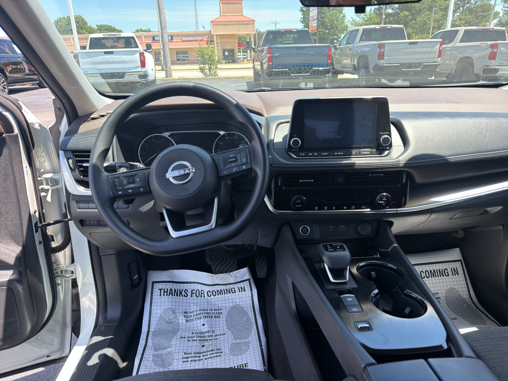 Used 2023 Nissan Rogue SV FWD image 10