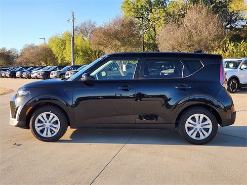 Certified 2025 Kia Soul LX image 4