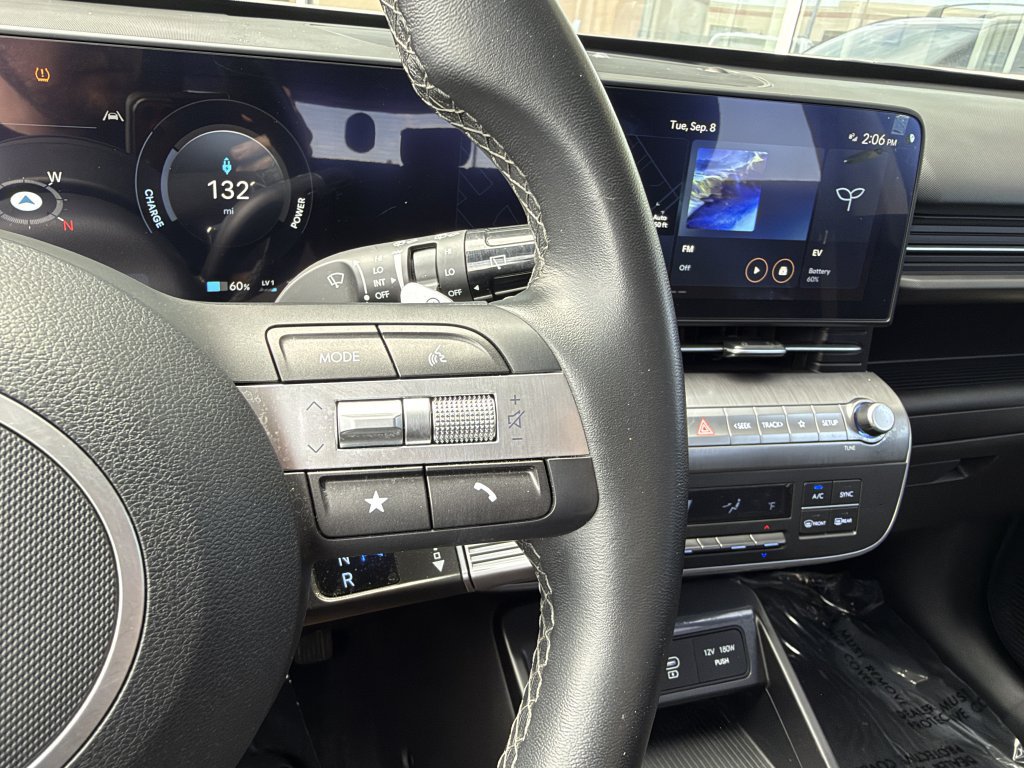Used 2025 Hyundai Kona SEL FWD image 28