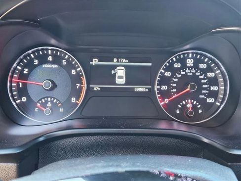 Used 2023 Kia Forte LX image 7