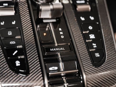 New 2026 Aston Martin Vanquish Convertible RWD image 32