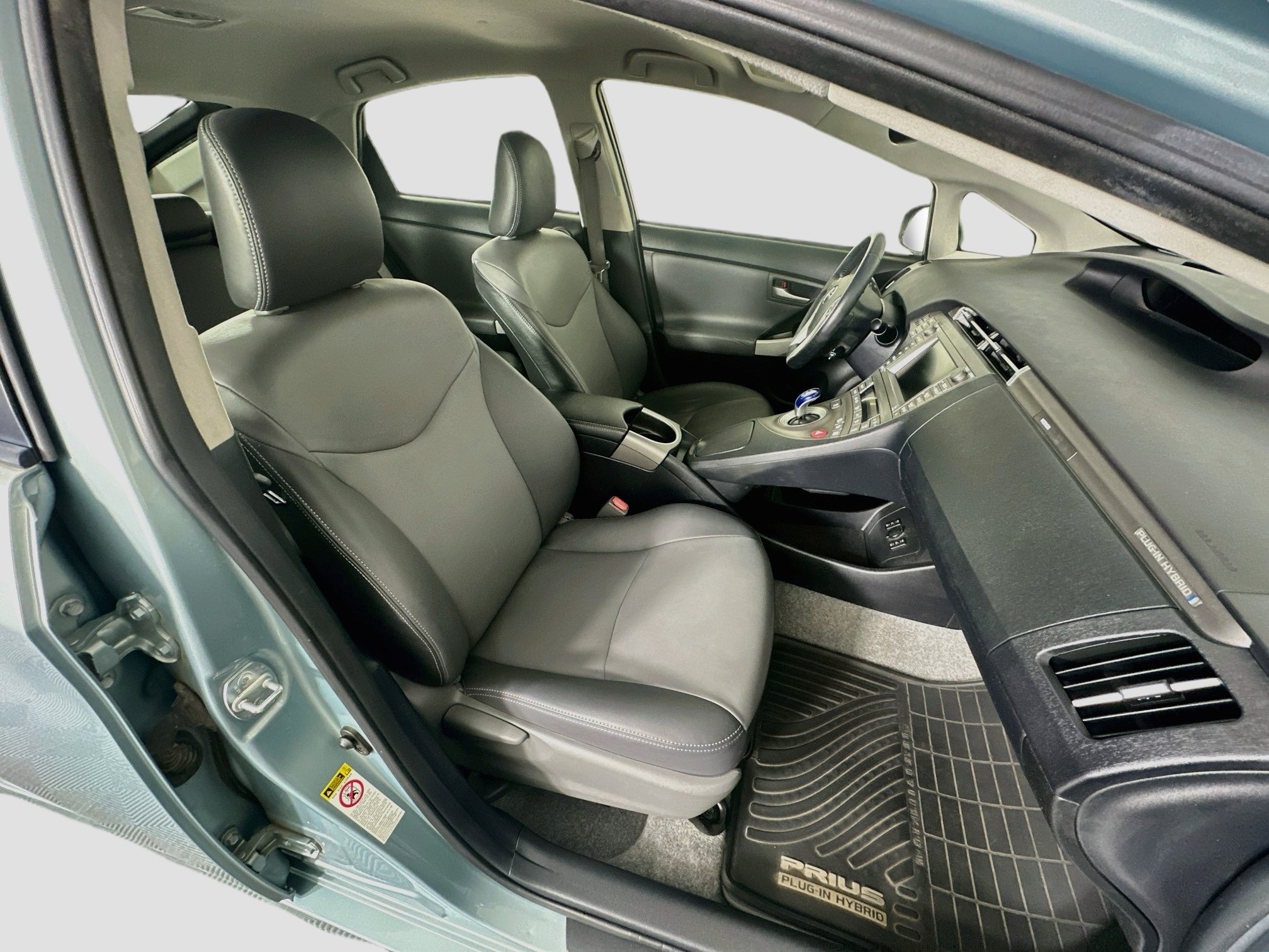 Used 2014 Toyota Prius Prime Advanced FWD image 30