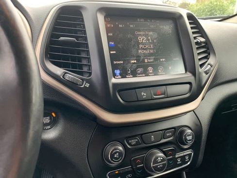 Used 2018 Jeep Cherokee Limited w/ High Altitude Package AWD/4WD image 11