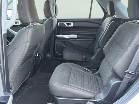 Used 2021 Ford Explorer XLT AWD/4WD image 23