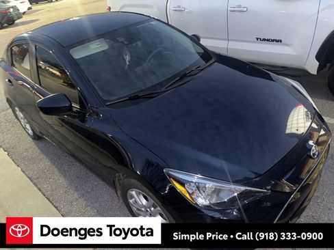 Used 2017 Toyota Yaris iA image 7