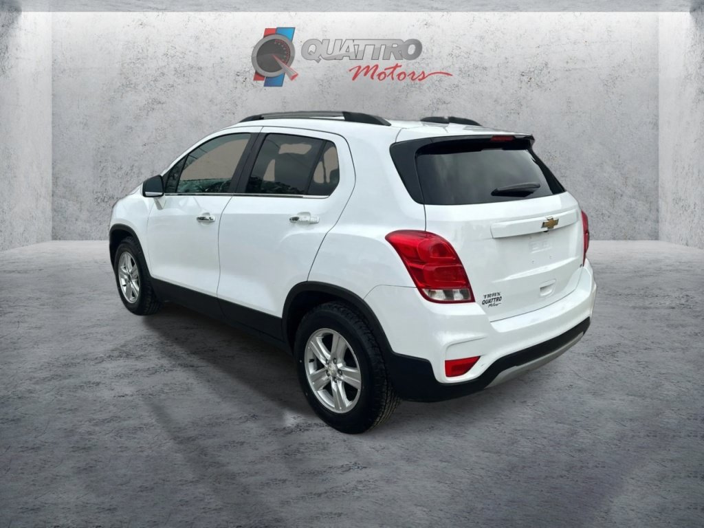 Used 2020 Chevrolet Trax LT w/ LT Convenience Package FWD image 3