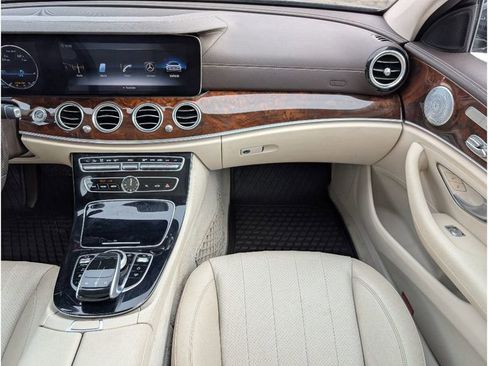 Used 2018 Mercedes-Benz E 300 4MATIC w/ Premium 2 Package image 23