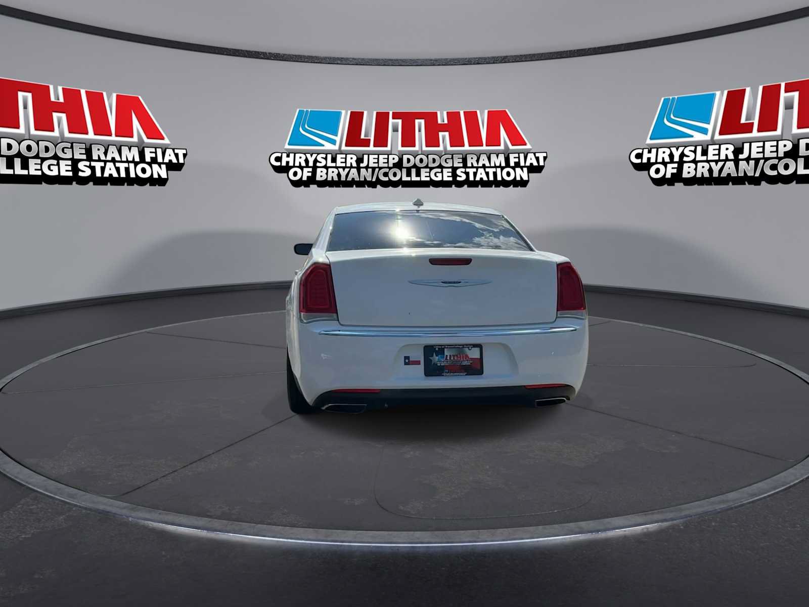 Used 2019 Chrysler 300 Touring L w/ Quick Order Package 22F AWD/4WD image 7