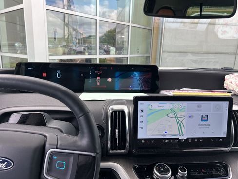 Used 2025 Ford Expedition Platinum w/ Platinum Ultimate Package image 17