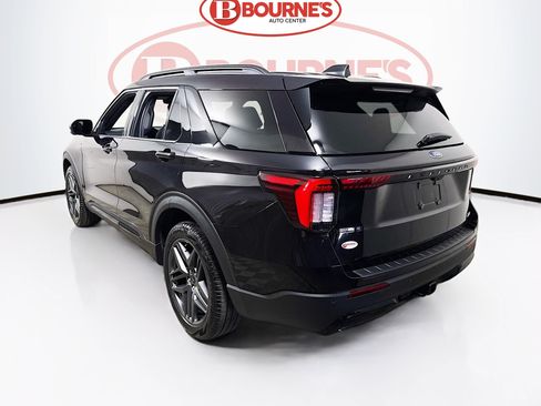 Used 2025 Ford Explorer ST-Line w/ ST-Line Street Pack AWD/4WD image 8