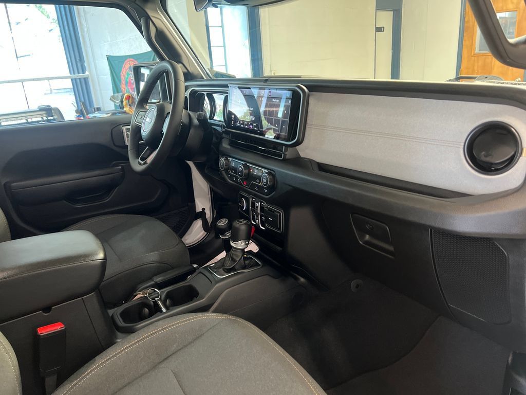 Used 2025 Jeep Wrangler Unlimited Sport AWD/4WD image 35