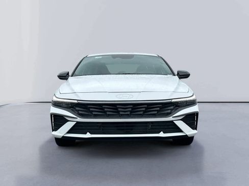 New 2025 Hyundai Elantra SEL image 2