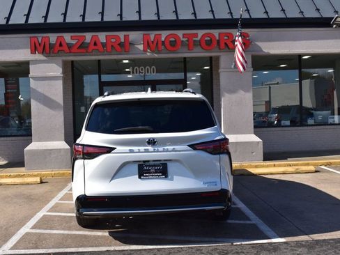 Used 2022 Toyota Sienna Platinum image 10