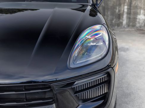 Certified 2022 Porsche Macan S AWD/4WD image 16