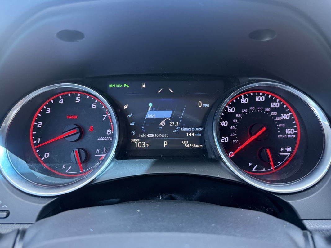 Used 2018 Toyota Camry XSE FWD image 9
