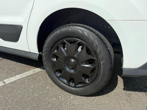 Used 2016 Ford Transit Connect XLT image 8