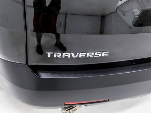 Used 2023 Chevrolet Traverse LS w/ Safety Package FWD image 5