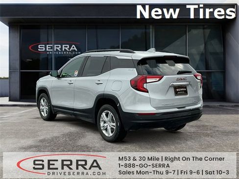 Used 2022 GMC Terrain SLE w/ Driver Convenience Package image 3