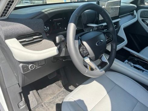 New 2026 Ford Explorer Platinum w/ LUX Leather Package AWD/4WD image 13