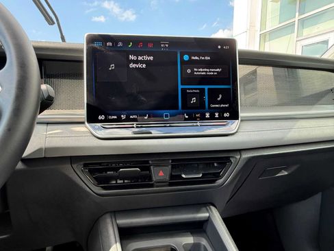 Certified 2026 Volkswagen Tiguan SE w/ Panoramic Sunroof Package AWD/4WD image 24