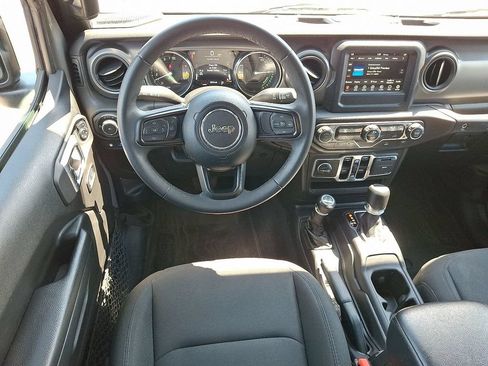 Used 2023 Jeep Wrangler Unlimited AWD/4WD image 12