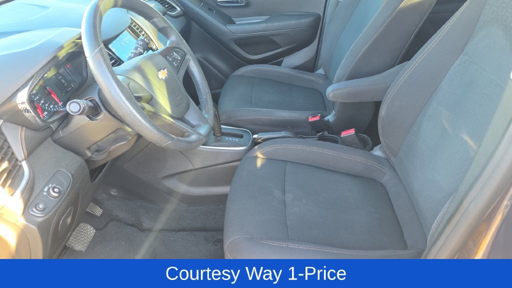 Used 2018 Chevrolet Trax LS w/ LPO, Cargo Package FWD image 13