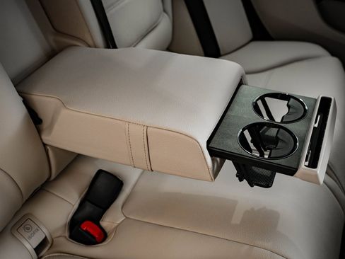 New 2026 Mercedes-Benz C 300 4MATIC Sedan image 46