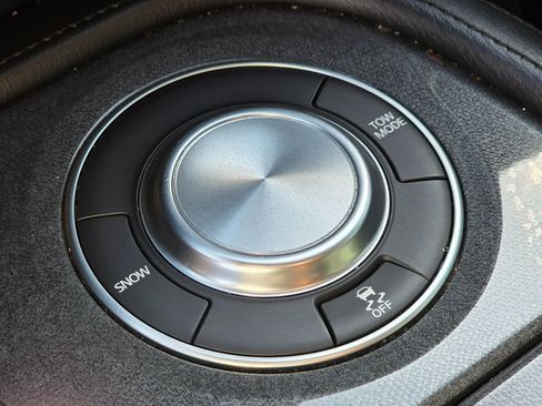 Used 2023 Nissan Armada SV image 36