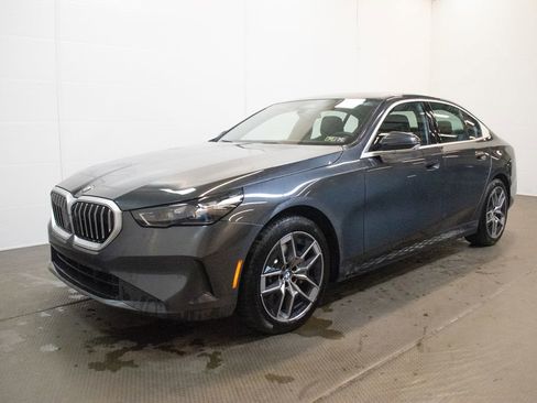 Certified 2026 BMW 530i xDrive w/ Premium Package AWD/4WD image 8