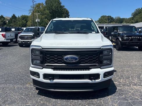 Used 2023 Ford F250 XLT w/ XLT Premium Package AWD/4WD image 2