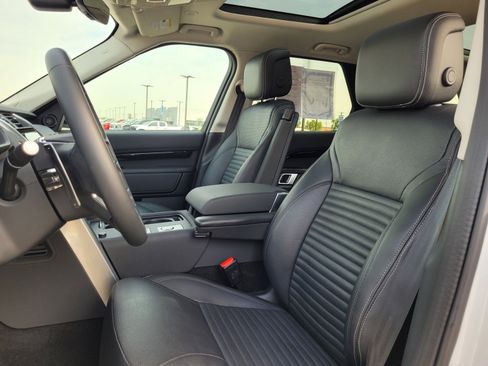 Used 2024 Land Rover Discovery S AWD/4WD image 11