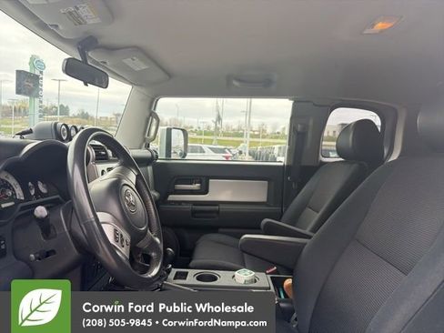 Used 2007 Toyota FJ Cruiser 4WD image 7