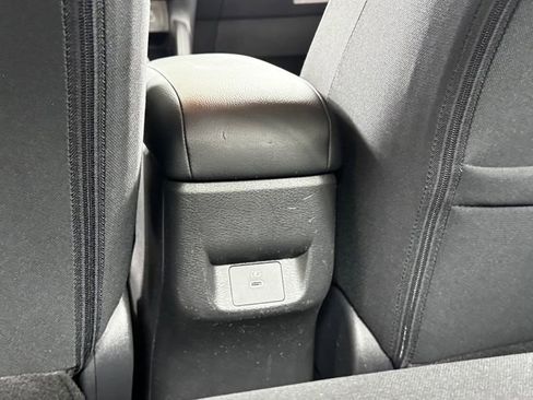 Used 2023 Nissan Versa SV FWD image 32