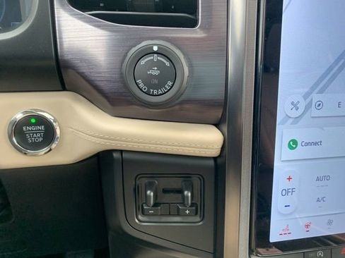 Used 2022 Ford Expedition Platinum image 19