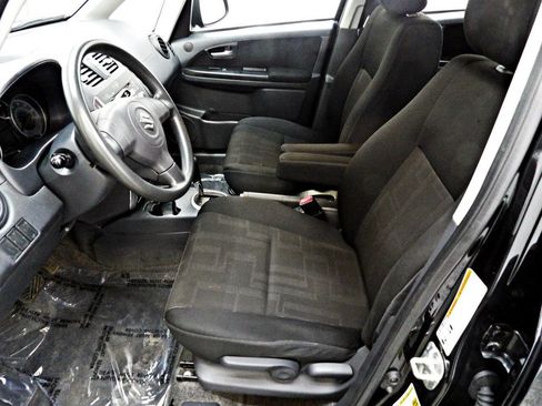 Used 2010 Suzuki SX4 Hatchback FWD image 8