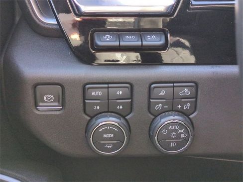 Used 2024 Chevrolet Silverado 2500 High Country w/ Technology Package image 21