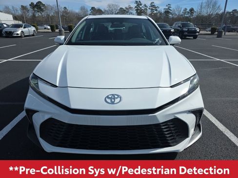 Used 2025 Toyota Camry SE image 16