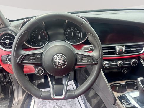 Used 2021 Alfa Romeo Giulia Ti AWD/4WD image 11