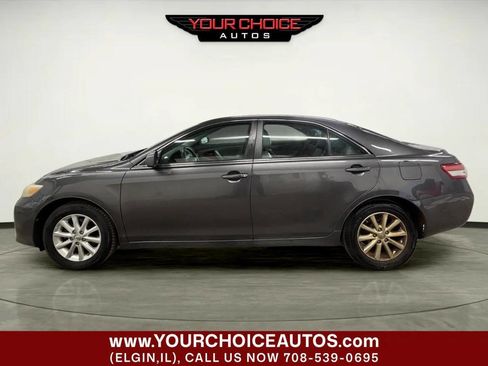 Used 2011 Toyota Camry XLE w/ SE/XLE Extra-Value Pkg FWD image 2