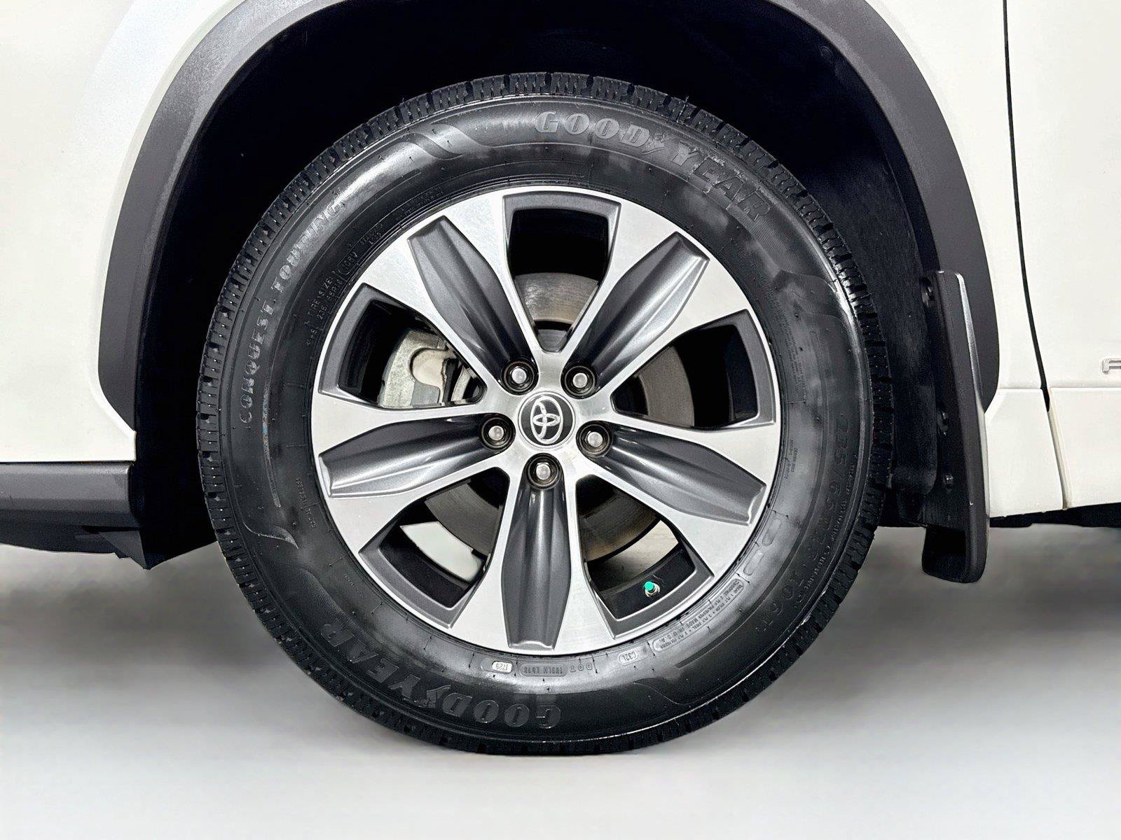 Used 2020 Toyota Highlander XLE AWD/4WD image 44