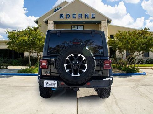 Used 2025 Jeep Wrangler Unlimited Rubicon 4xe w/ Safety Group AWD/4WD image 4