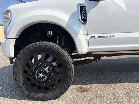 Used 2022 Ford F450 Platinum w/ FX4 Off-Road Package AWD/4WD image 9